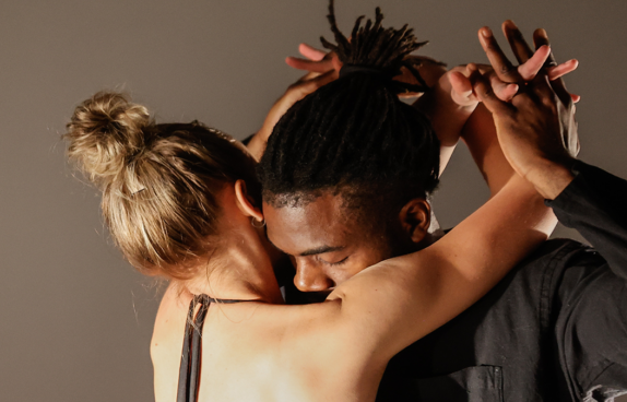 Ein Tanzduo der Compagnie Irene K