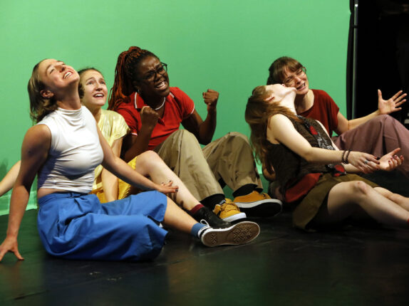 Presse_4_und_wir_mittendrin_(c)Ursula Kaufmann