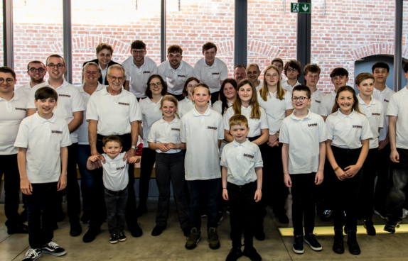 Eine Gruppe junger Mitglieder der Drum- und Percussionband Eupen