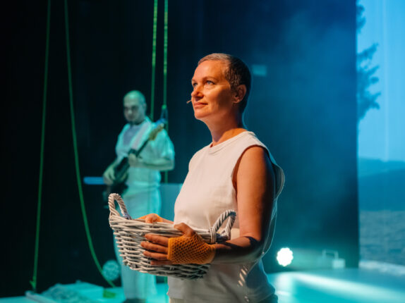 prio_OnlyFlowers-02_(c) Monika Isanska