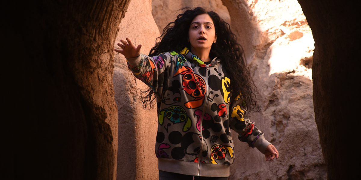 Portrait einer J-jungen Schauspielerin aus dem Film TheSeedOfTheSacredFig