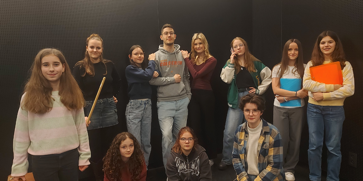 Foto vom 3. Ensemble des Jungen Akademietheaters. Sie werden im Mai das Stück "Aber in Kanada..." im Alten Schlachthof präsentieren.