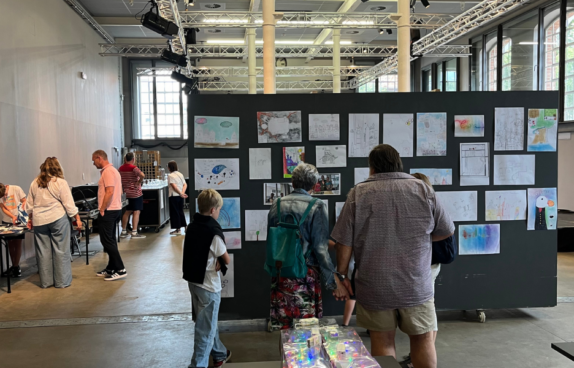 Foto einer vorherigen Ausgabe des Abschlussfestes der Sommerwerkstatt.